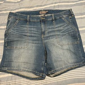 Torrid Jean Shorts Size 18
